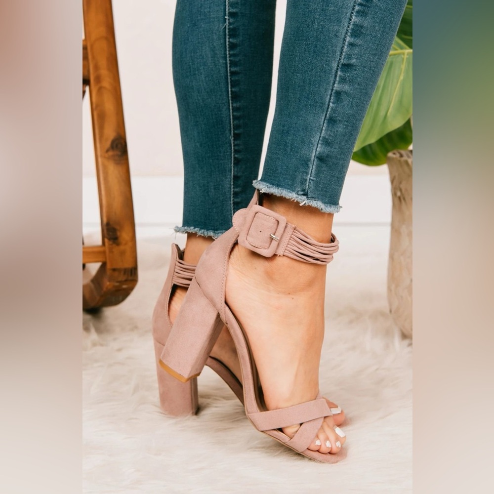 Qupid NanaMacs desert rose heels. Size 6 NWT